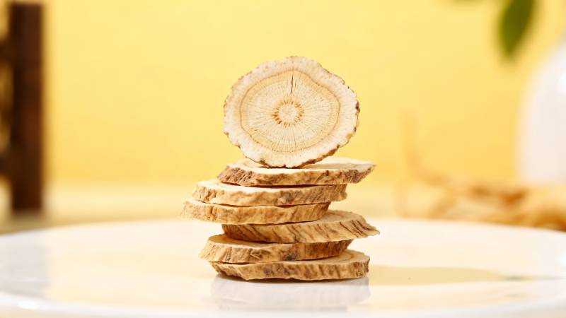 黄芪切片堆叠特写图片