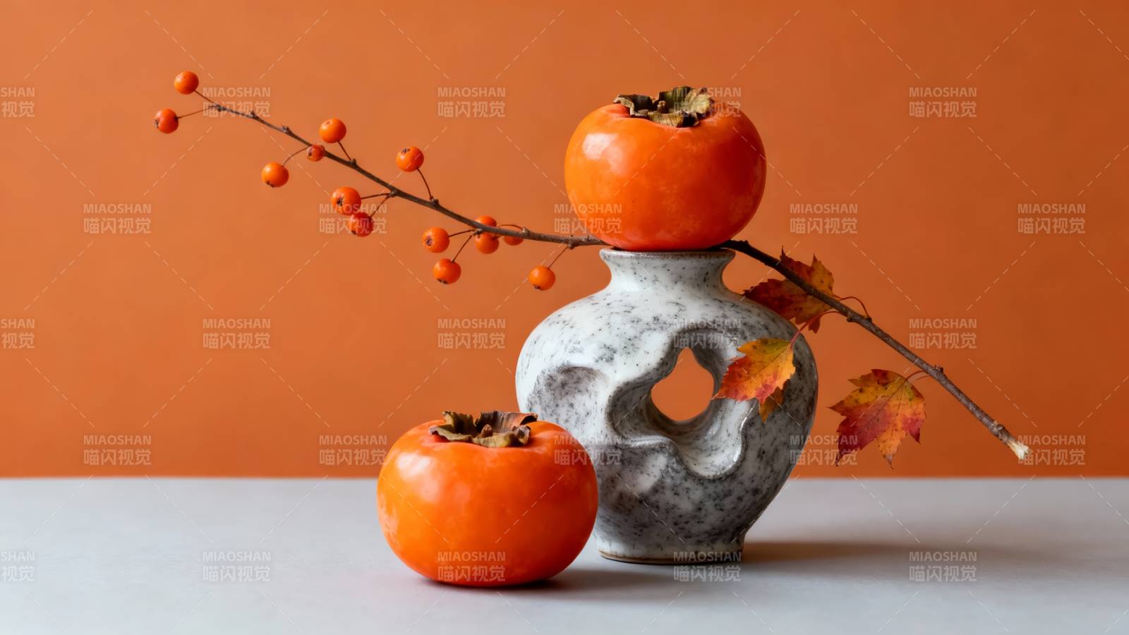 秋柿静物 橙韵禅意图片