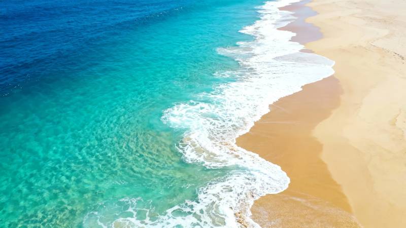 碧海金沙 浪吻沙滩图片