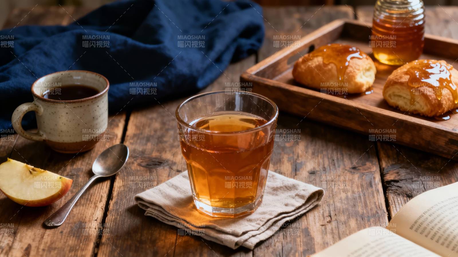 茶点时光 蜂蜜面包配热茶图片