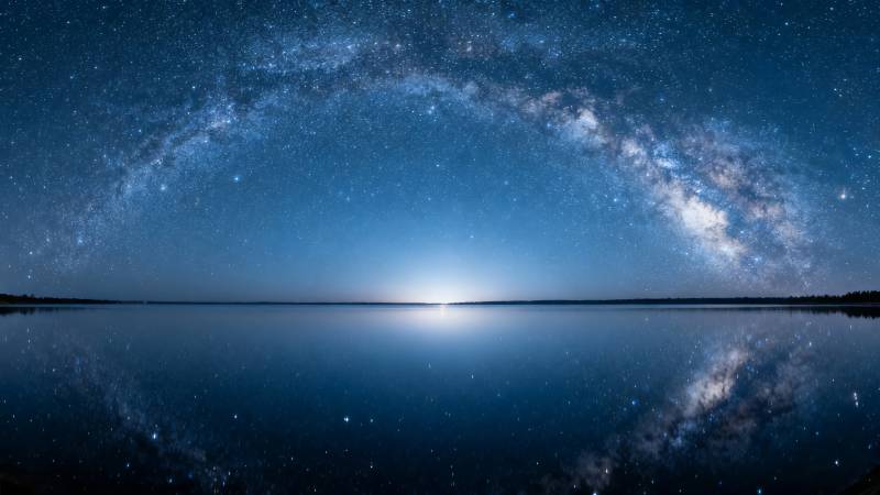 星河倒映静湖夜图片
