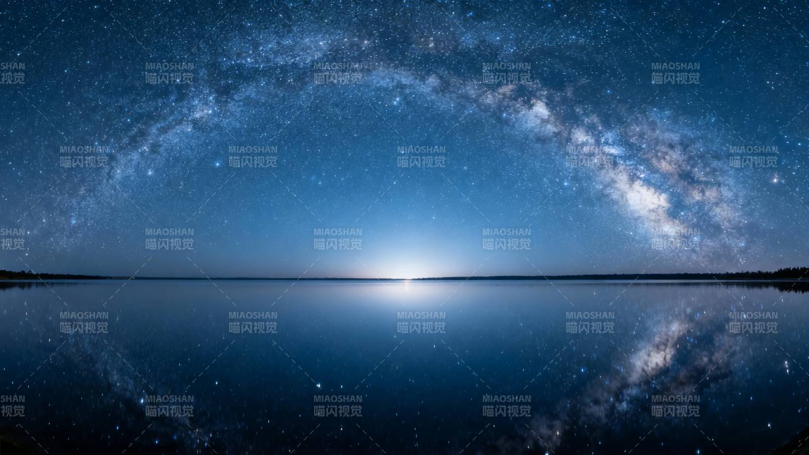 星河倒映静湖夜图片