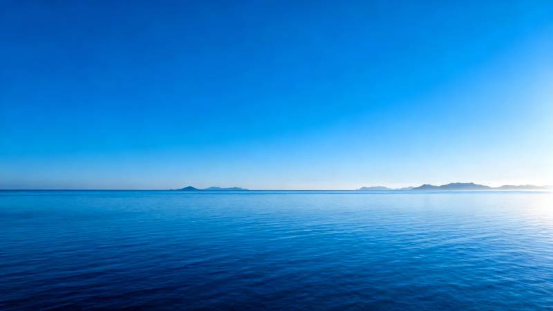 海天一色 远山如黛图片