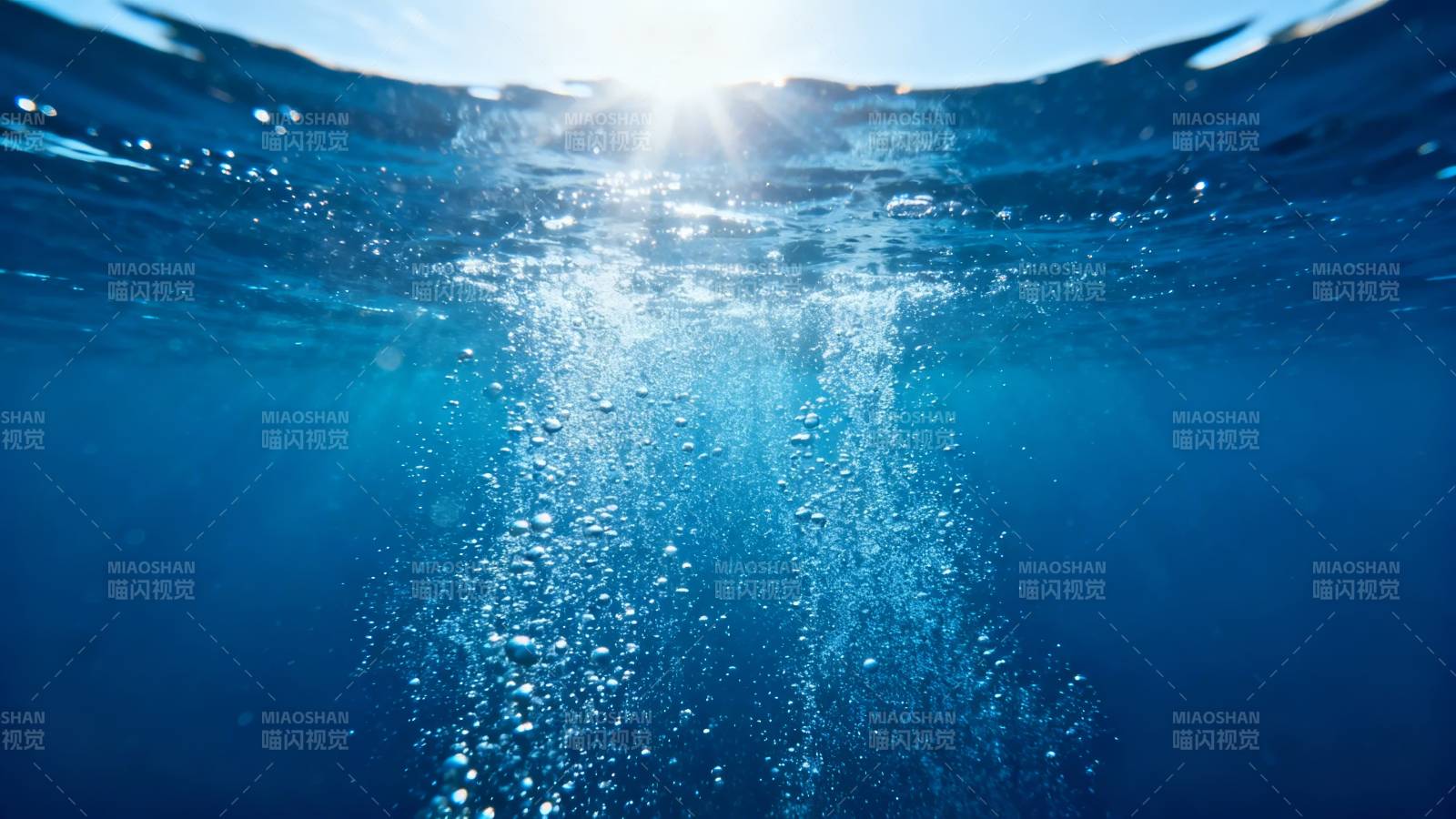 水下阳光 气泡升腾图片