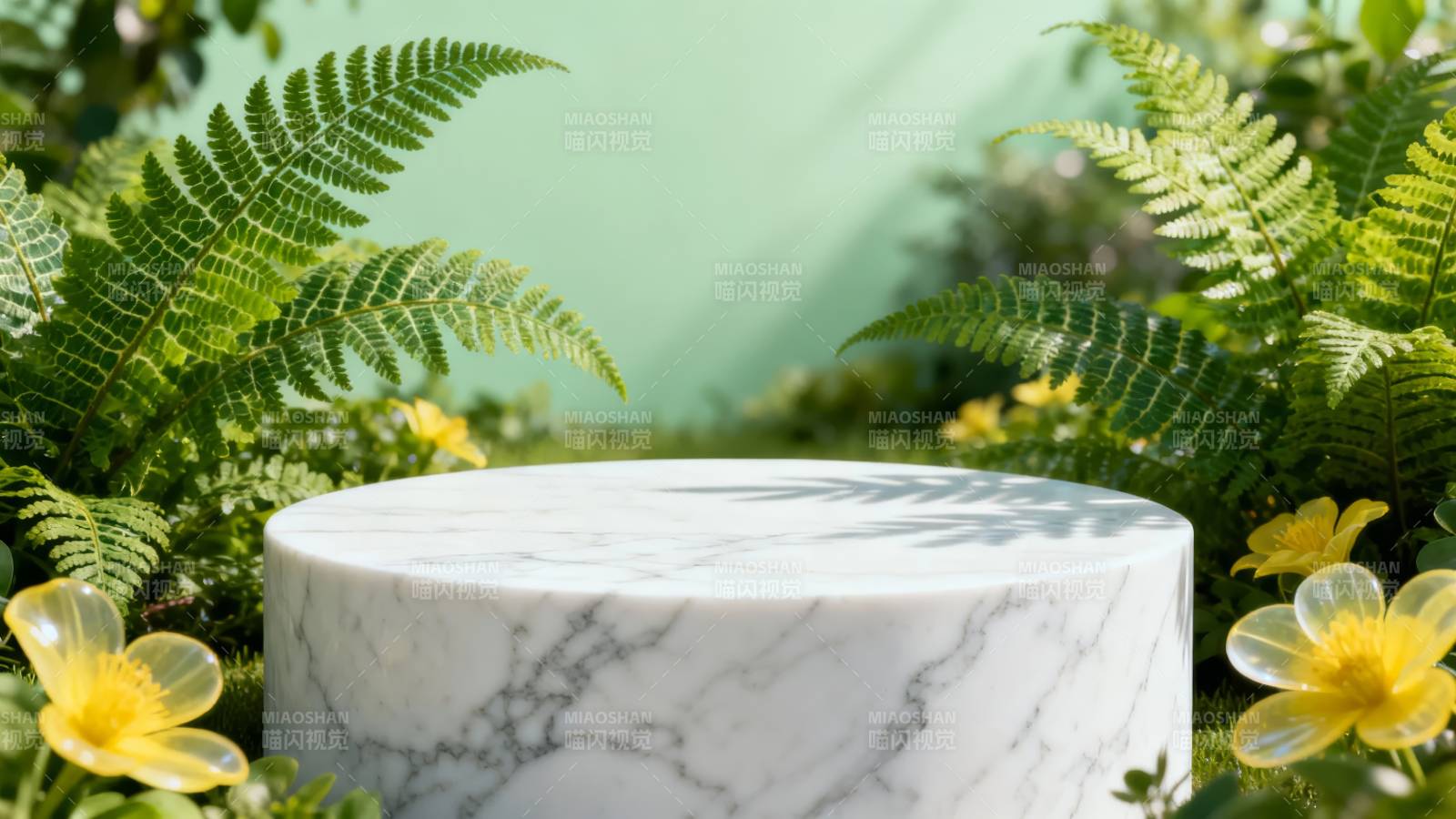 绿蕨黄花映 marble 台图片