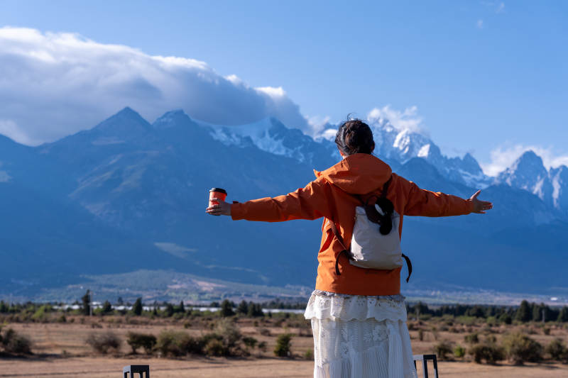 玉龙云山 拥抱雪山 心向远方图片