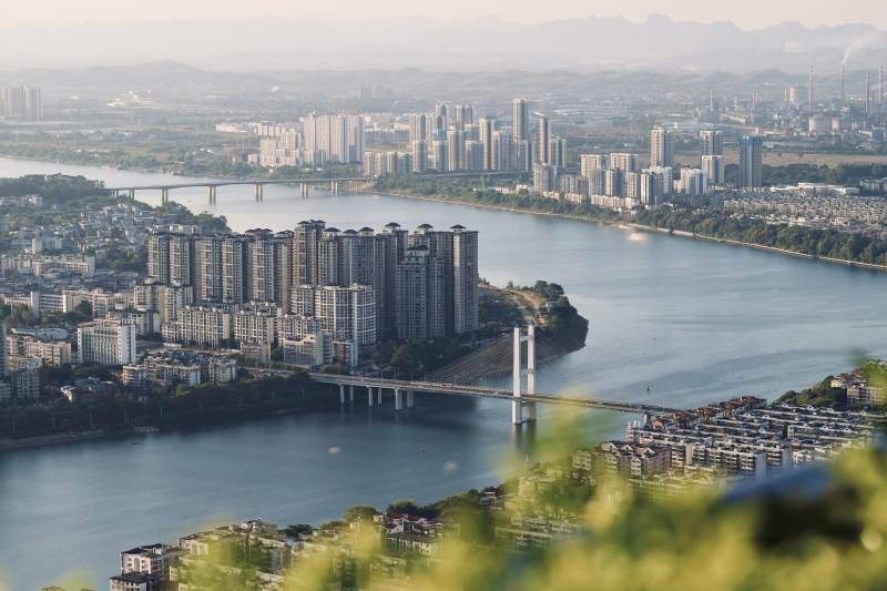 江畔城景 桥连两岸繁华图片