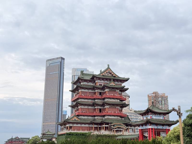 古楼映现代 城景交融美图片