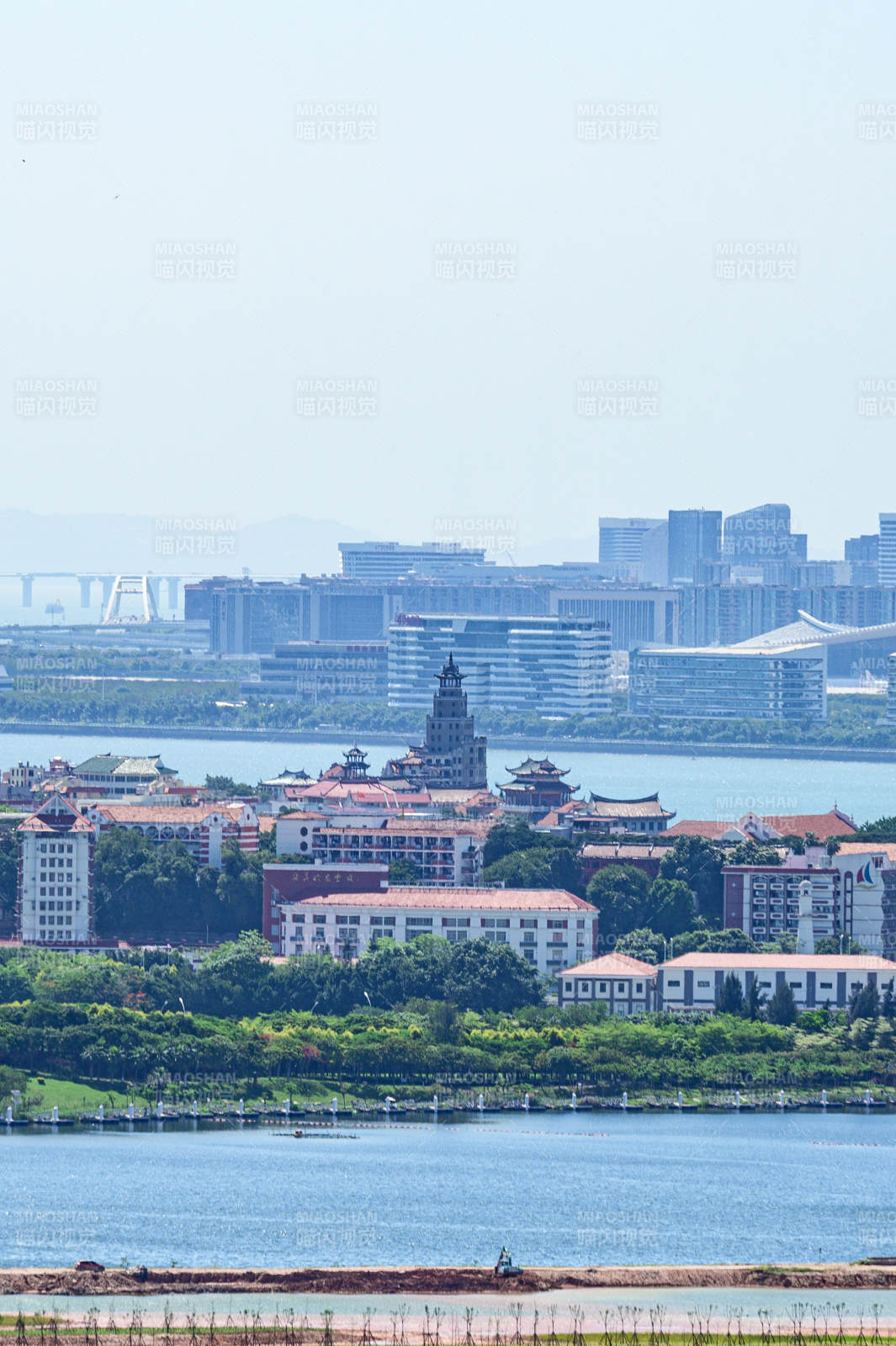 俯瞰集美学村南熏楼和高崎机场图片