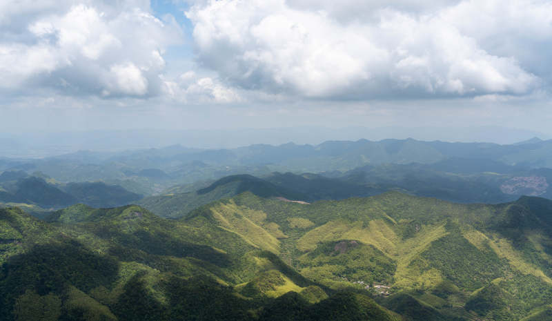 青山叠翠 云海缭绕图片