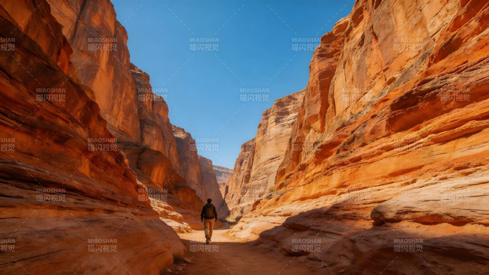 峡谷孤影 红岩映蓝天图片