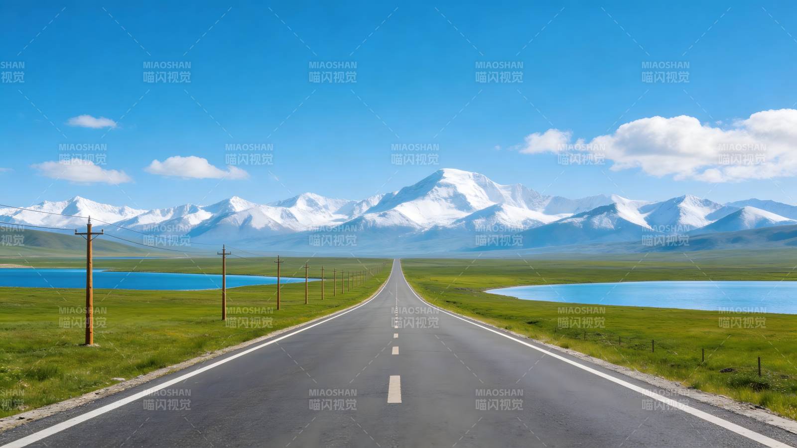 雪山公路 蓝天碧湖伴行图片