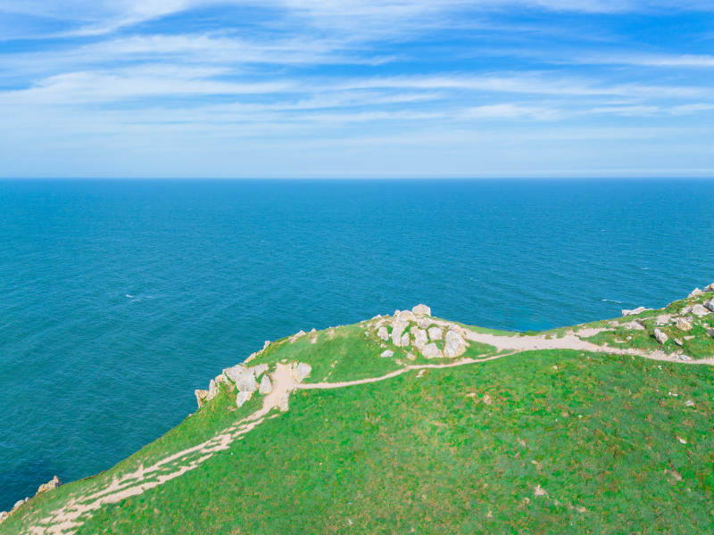 碧海蓝天 绿崖蜿蜒图片
