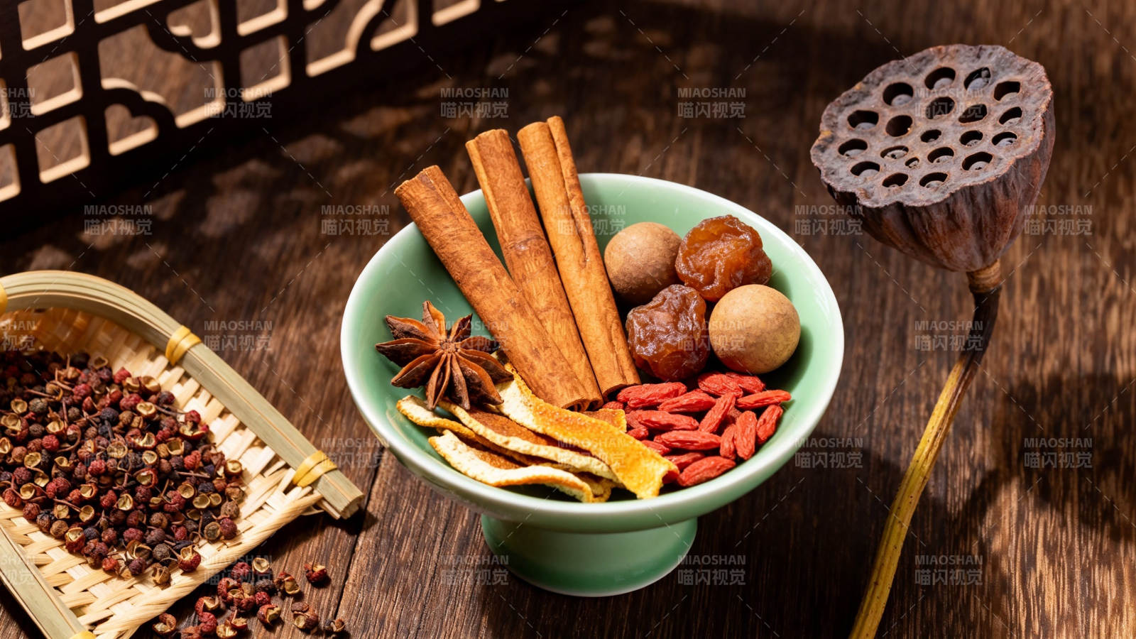 中式香料碗配莲蓬花椒图片