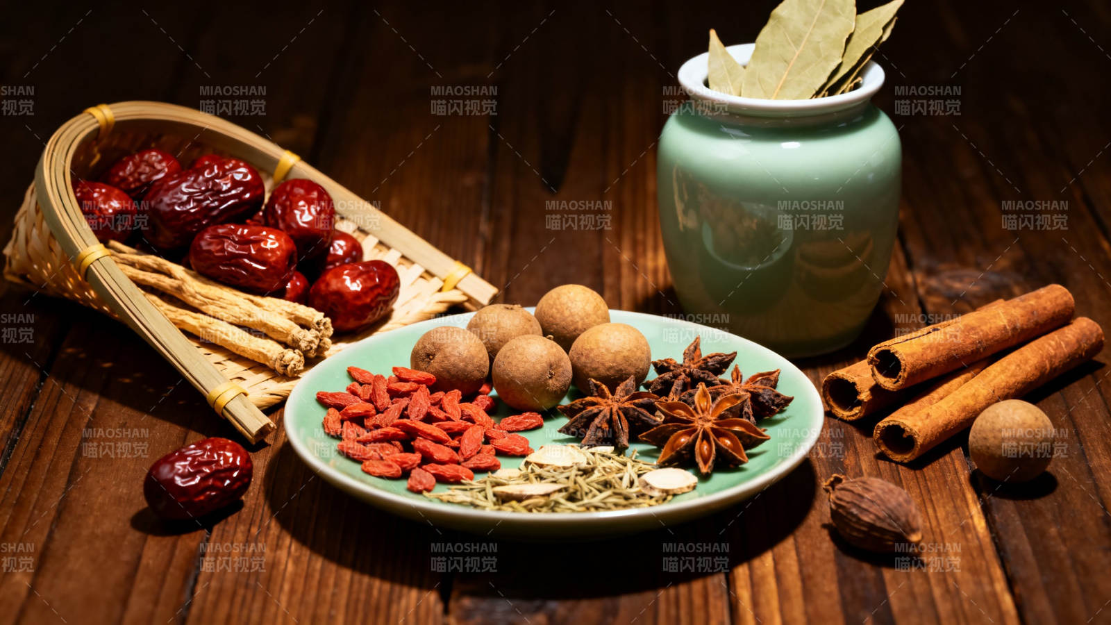 中式香料与药材静物图图片