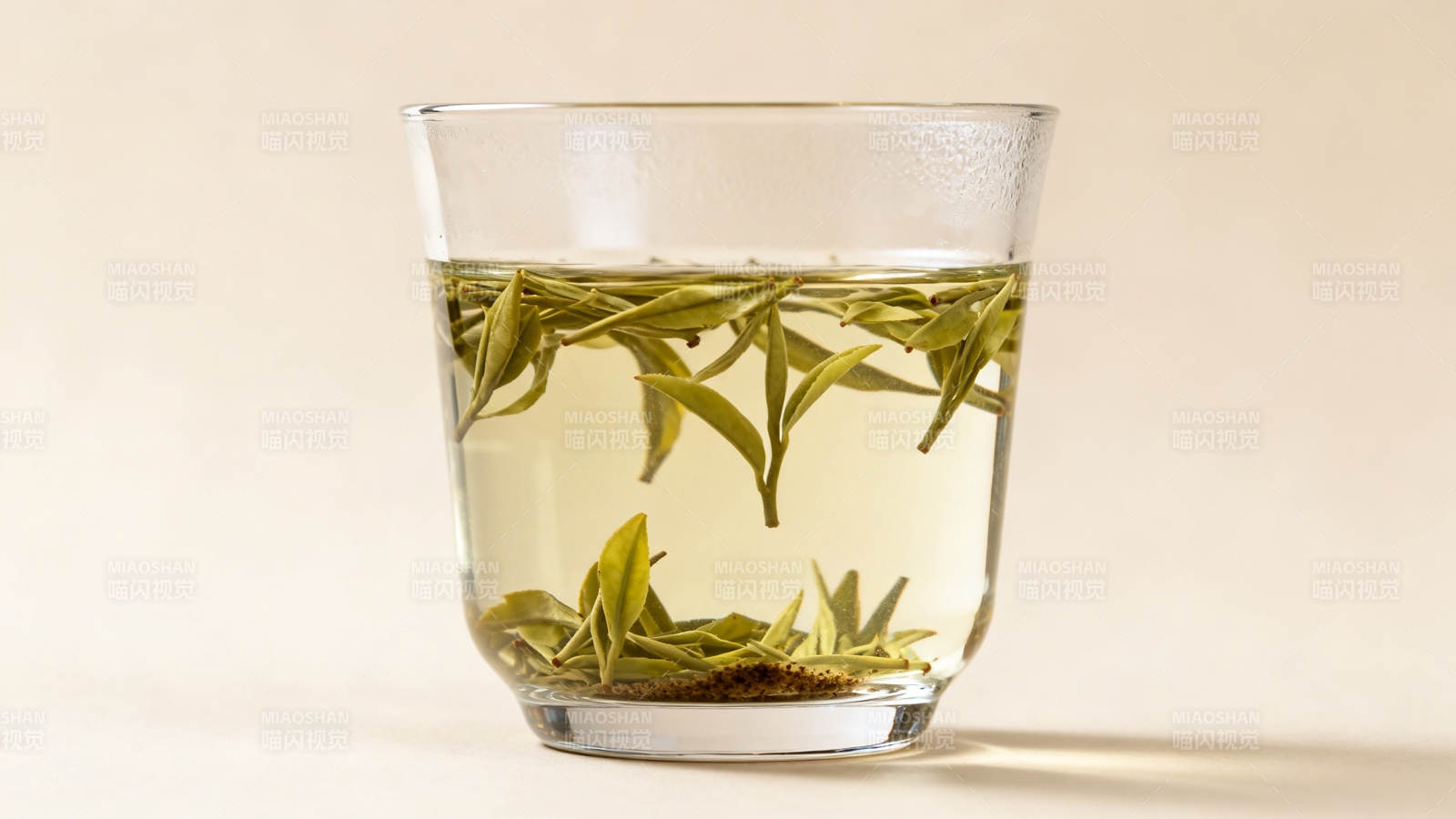 绿茶清汤 叶舞杯中香图片