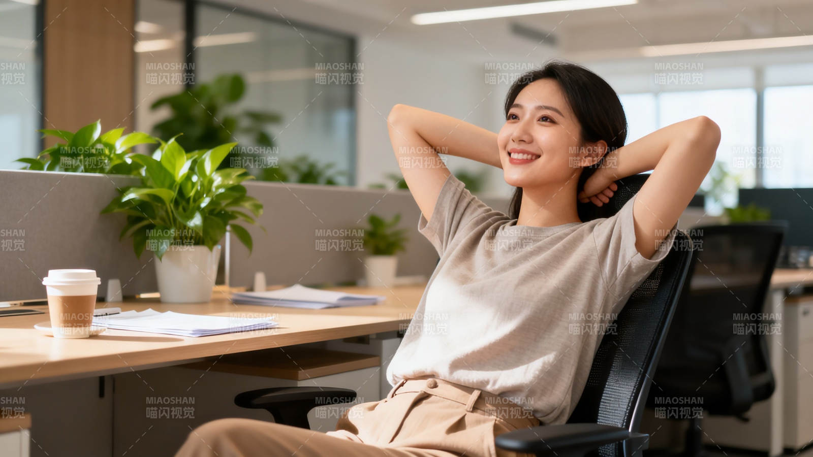 办公室惬意放松时刻图片