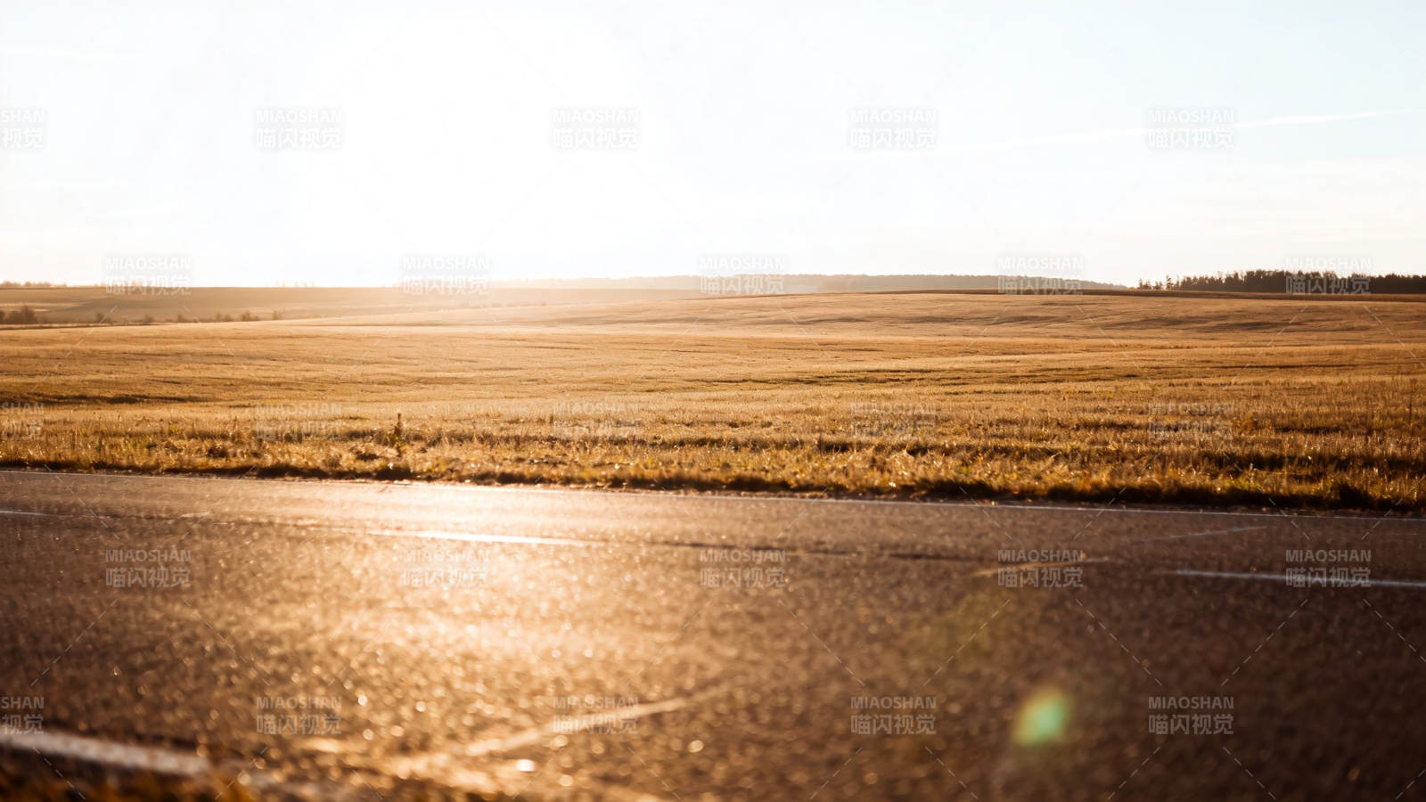 夕阳下的乡间公路图片