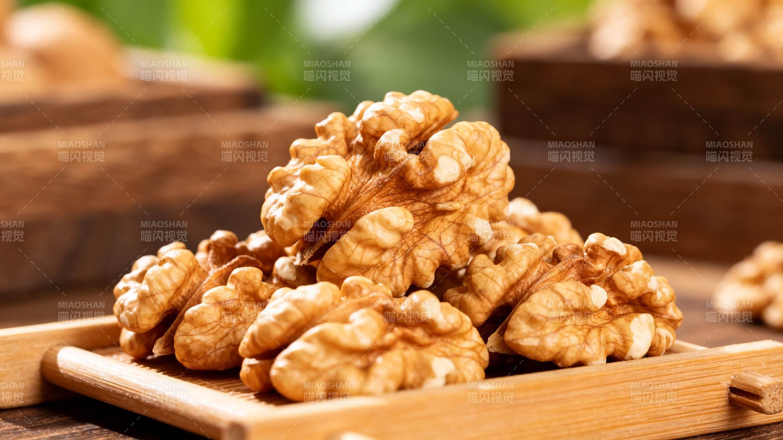 核桃堆叠 香脆诱人图片