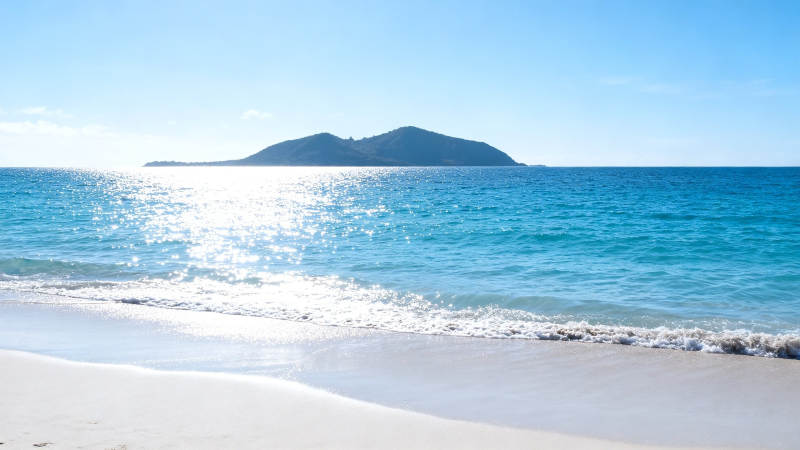 碧海白沙 远岛如黛图片