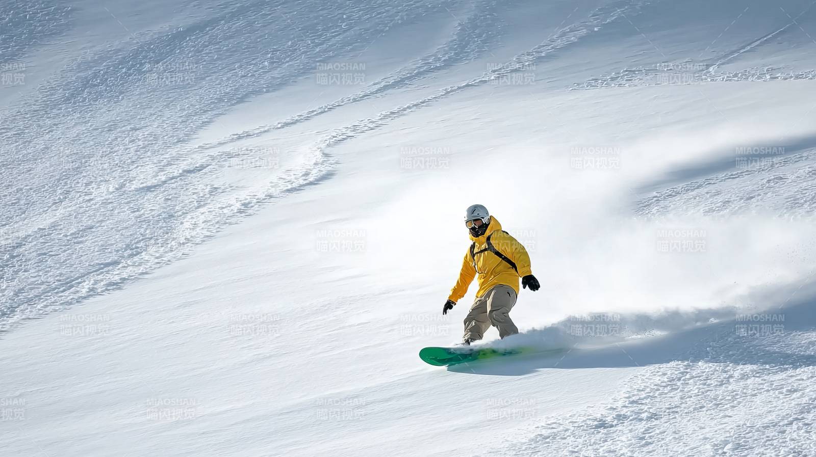 雪坡飞驰 黄衣单板侠图片