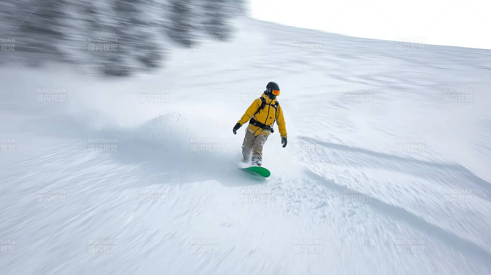 雪坡疾驰 黄衣单板侠图片