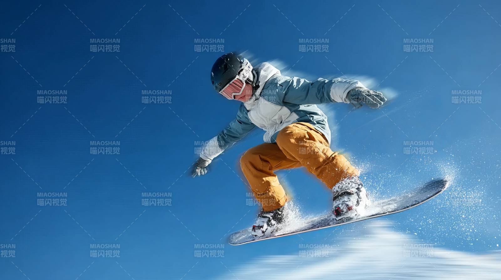 雪板腾空 蓝天作伴图片