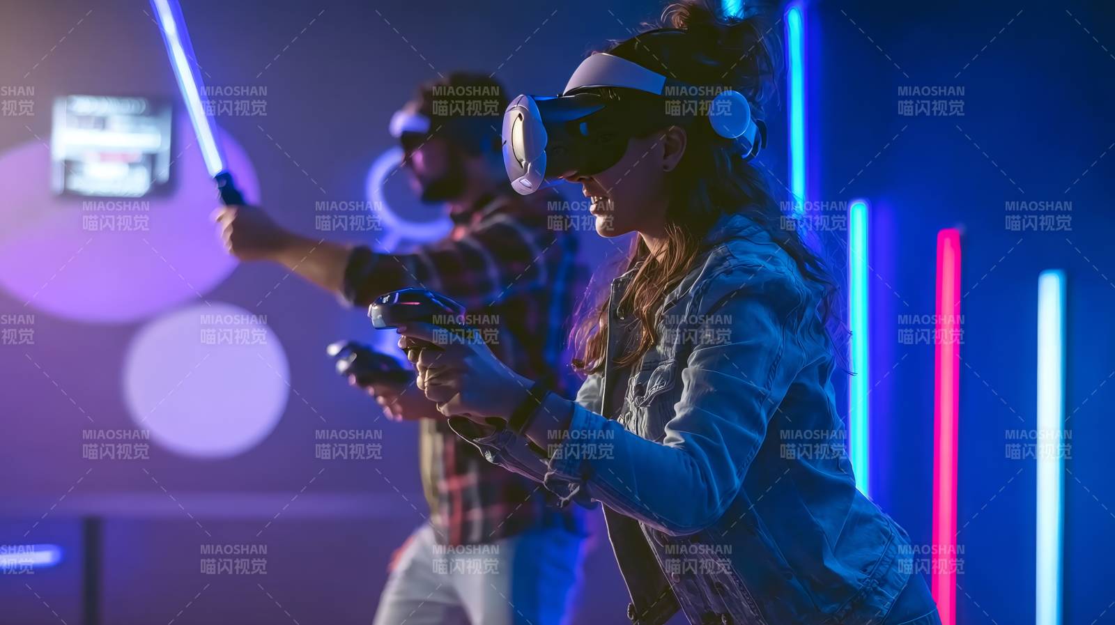 VR游戏 霓虹灯下沉浸体验图片