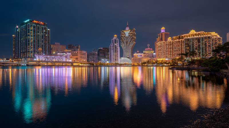 澳门夜景 灯火映水湾图片