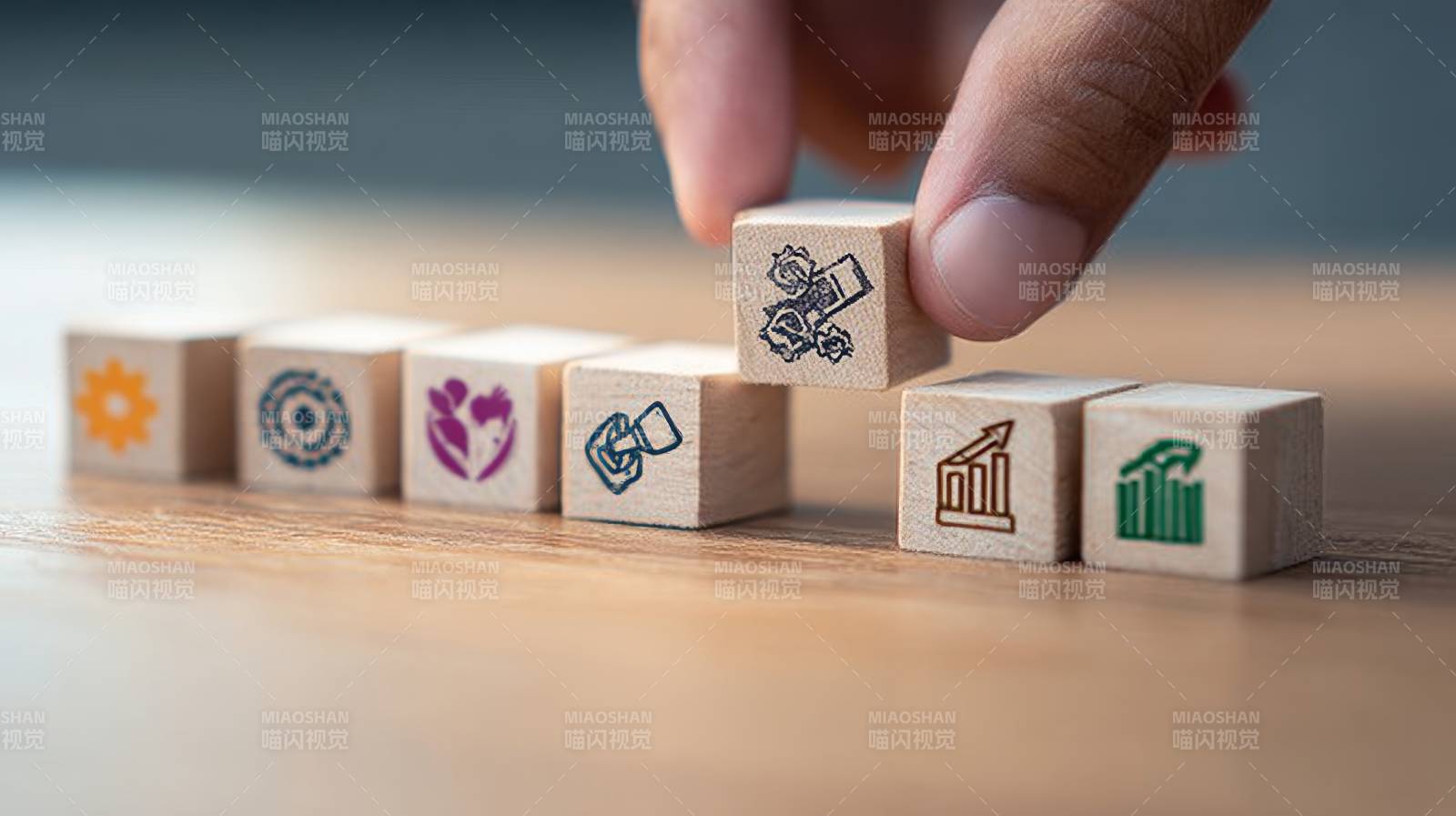 积木拼出成长路径图片