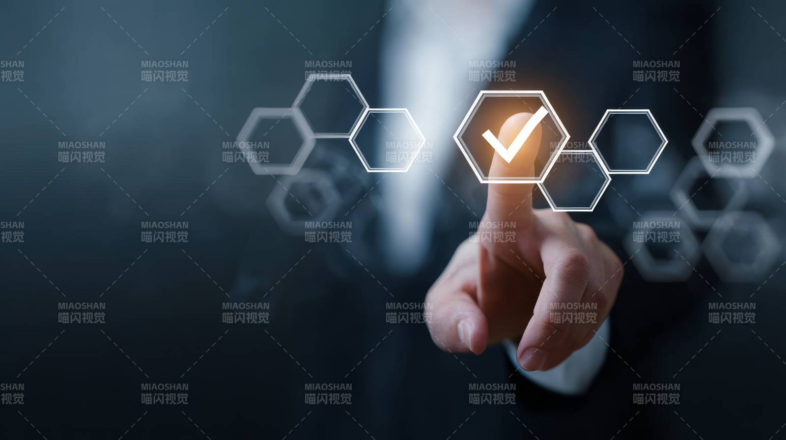 指尖触碰未来科技图片