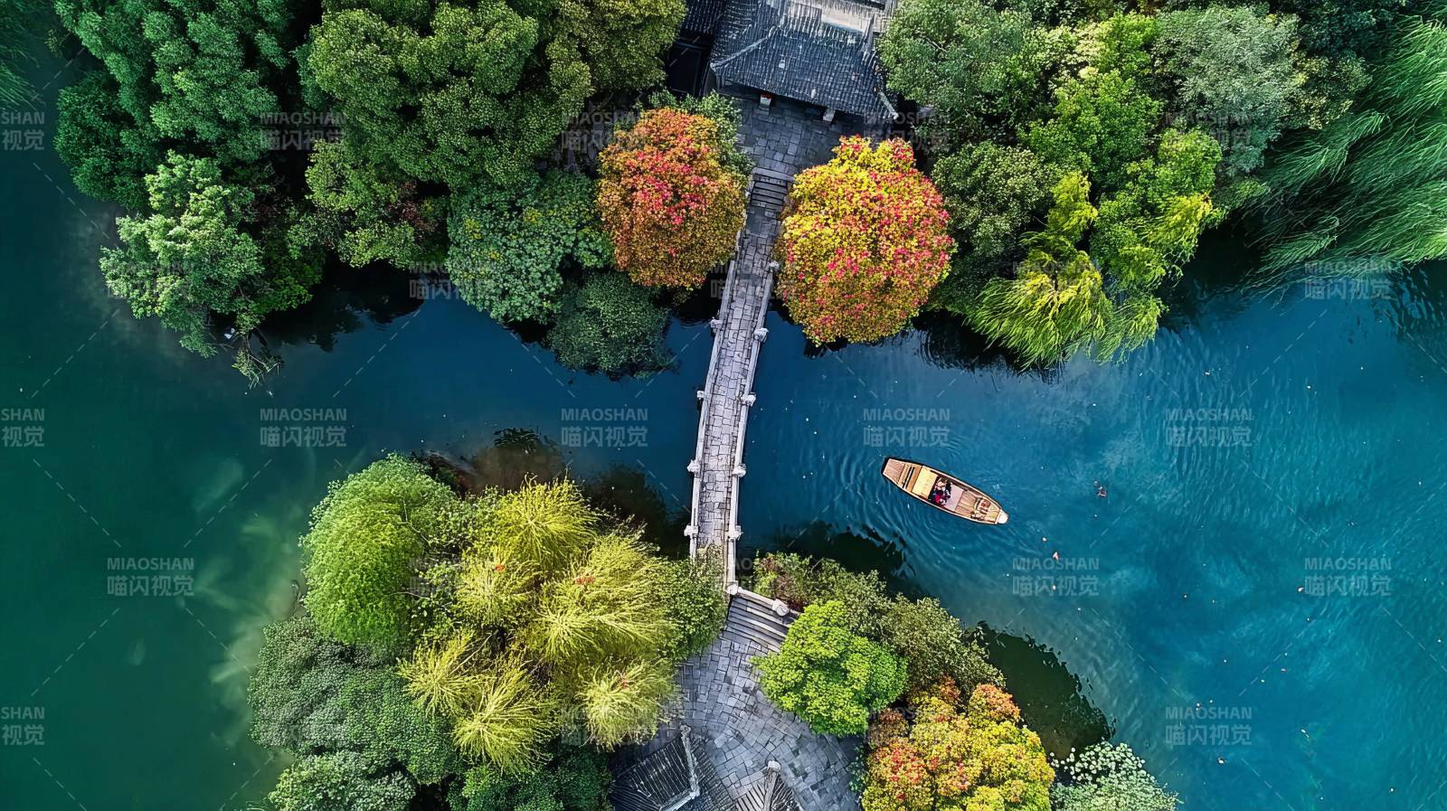 碧水桥影秋林舟行图图片