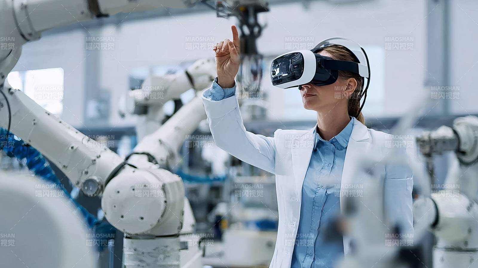 VR操控智能工厂机器人图片