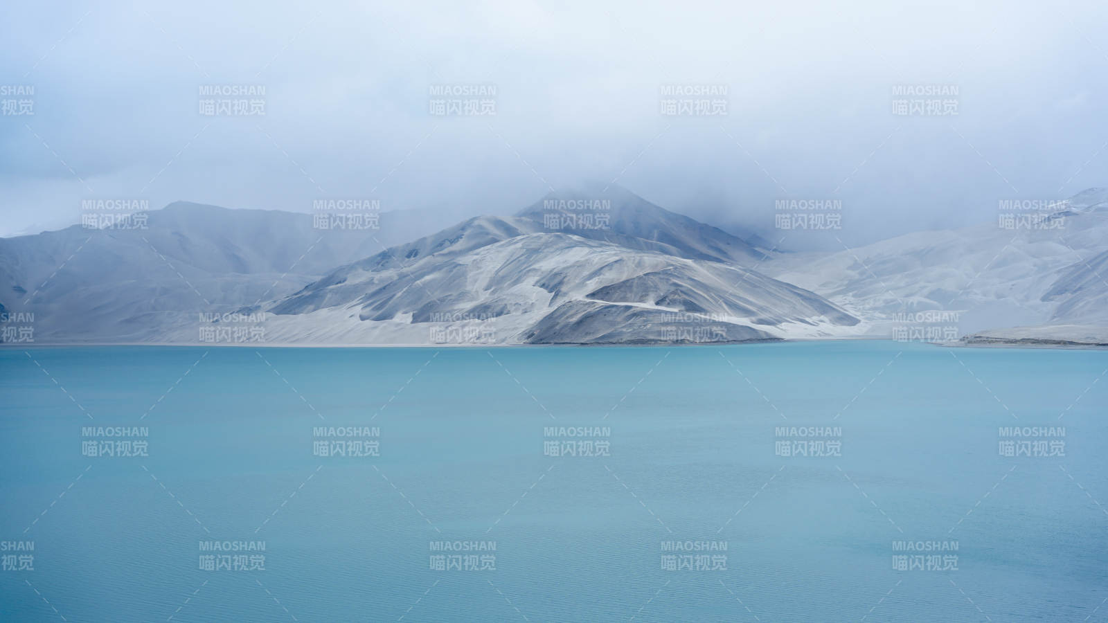 湖光山色 云雾缭绕图片