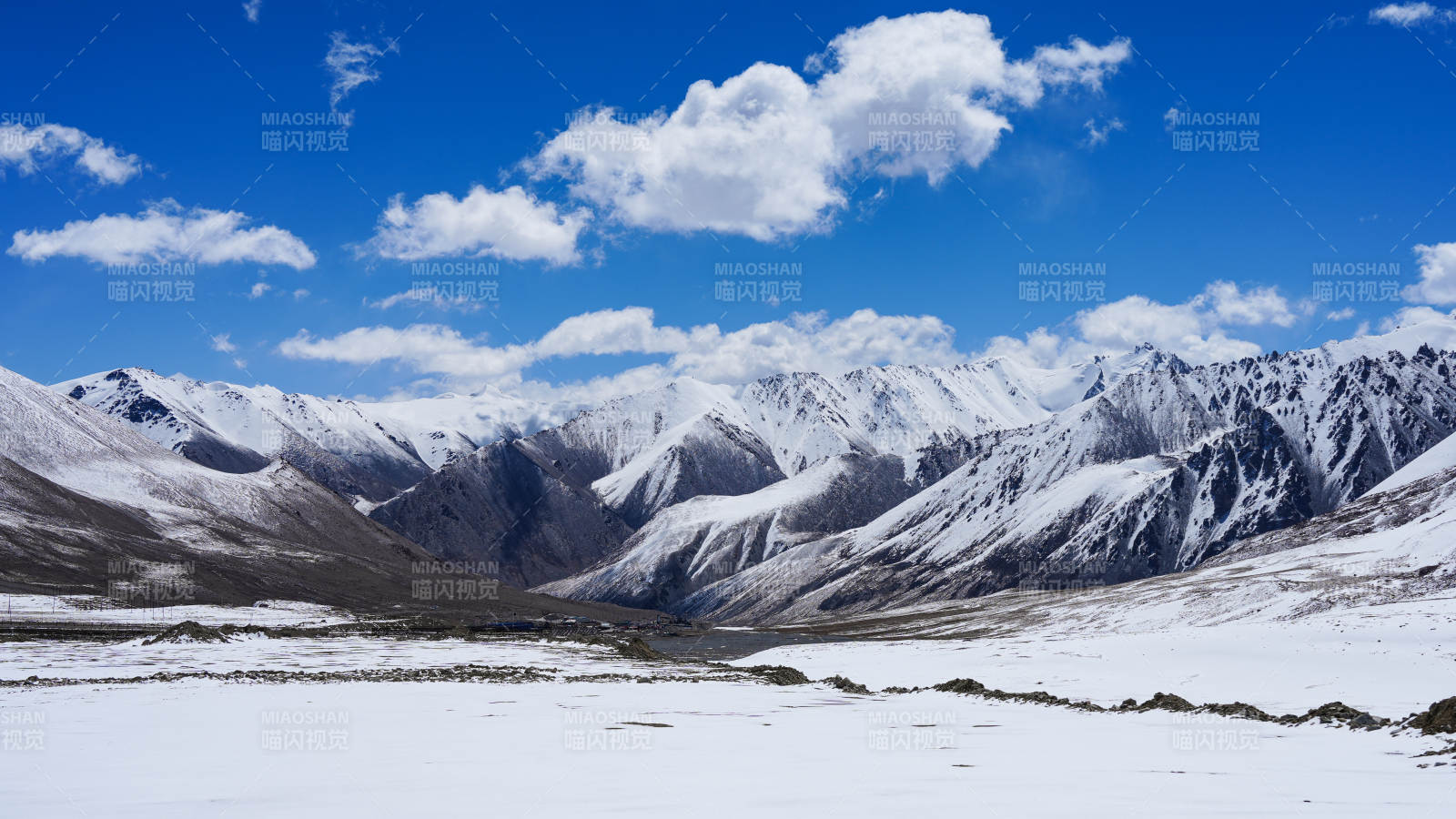 雪山蓝天 云卷云舒图片