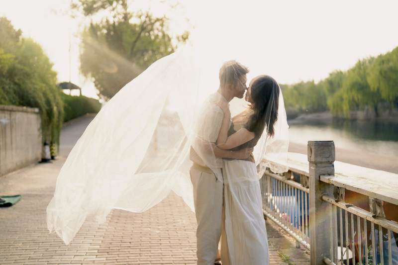 风中婚纱 爱意飞扬图片