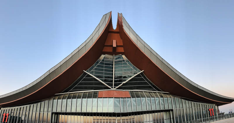现代建筑 双翼展天穹图片