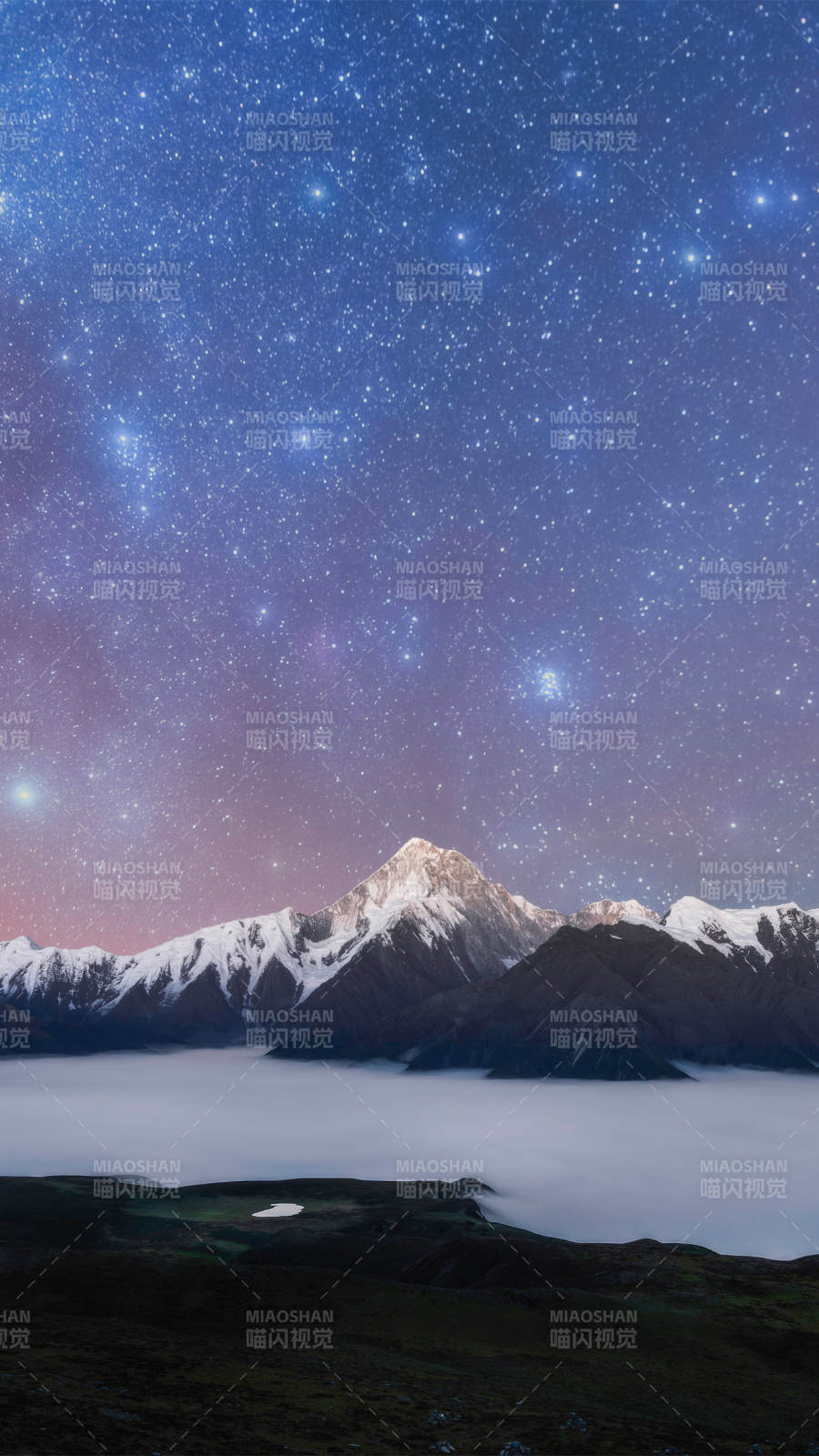 星空下的雪山云海图片