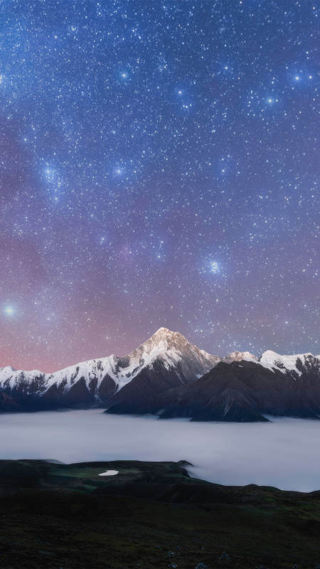 星空下的雪山云海图片