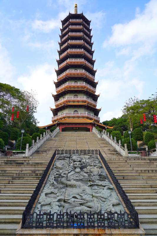 龙雕石阶通古塔图片