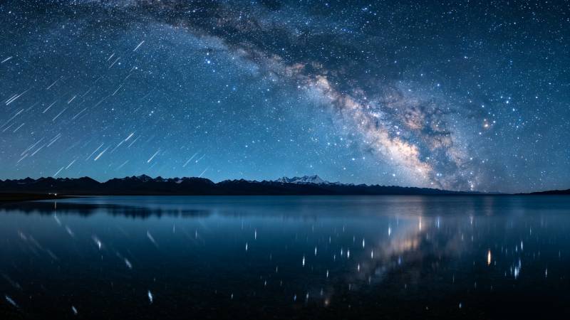 星河倒映湖 夜静如诗画图片
