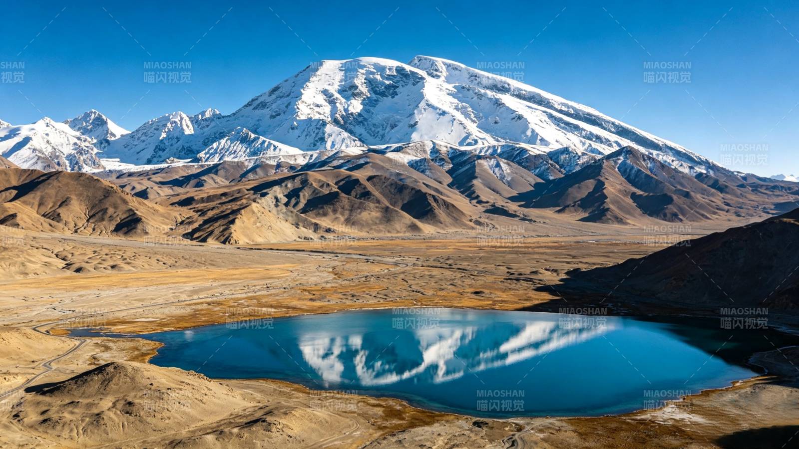 雪山映湖 高原绝美风光图片