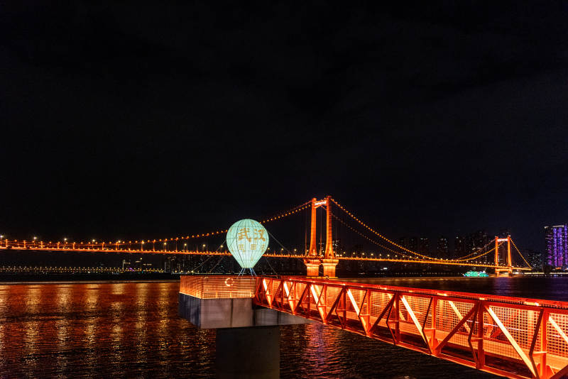 夜桥灯火映江月图片