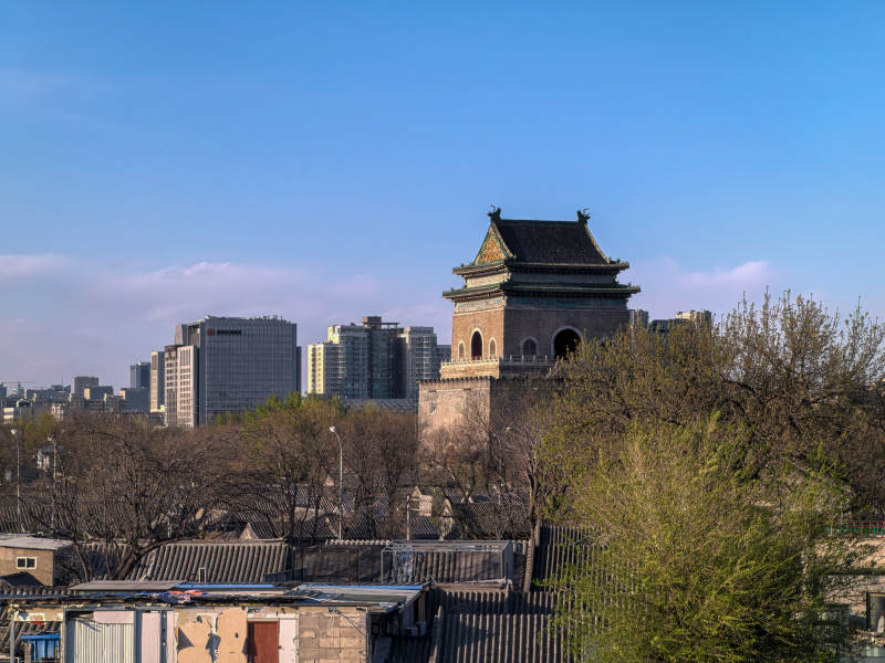 古塔映蓝天 城楼立古今图片