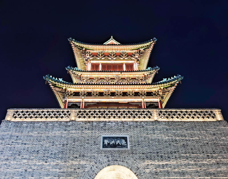 夜映古楼 雄浑壮美图片