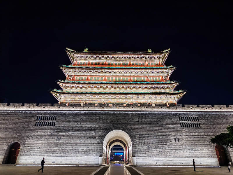 夜映古楼 灯火辉煌图片