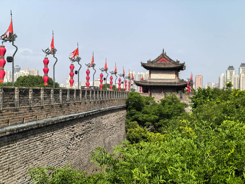 西安城墙红灯笼古韵今风图片