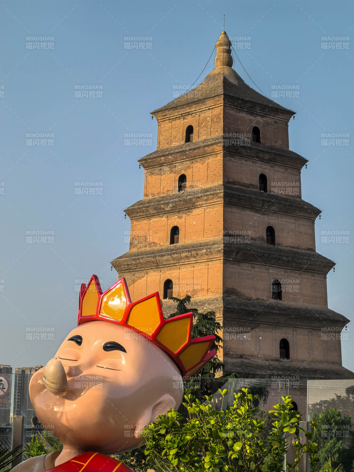 大雁塔前猪八戒雕塑图片