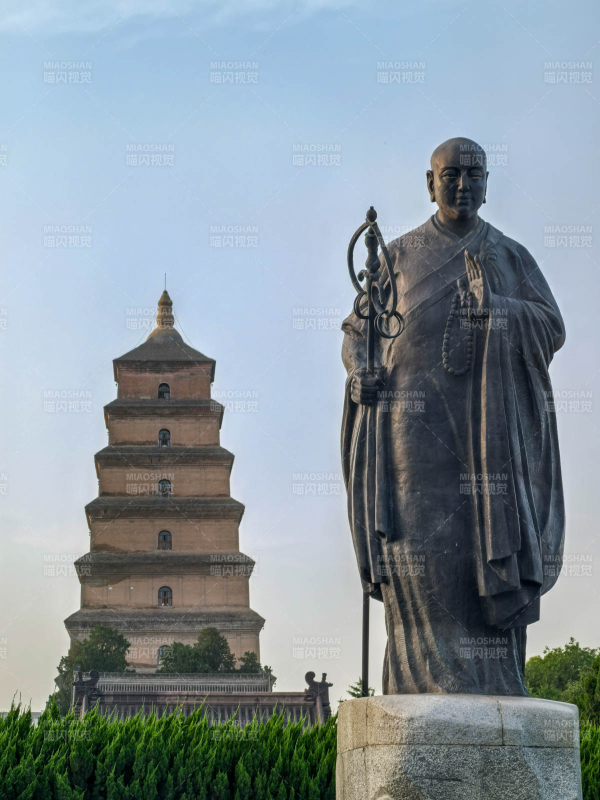 大雁塔前玄奘立像图片