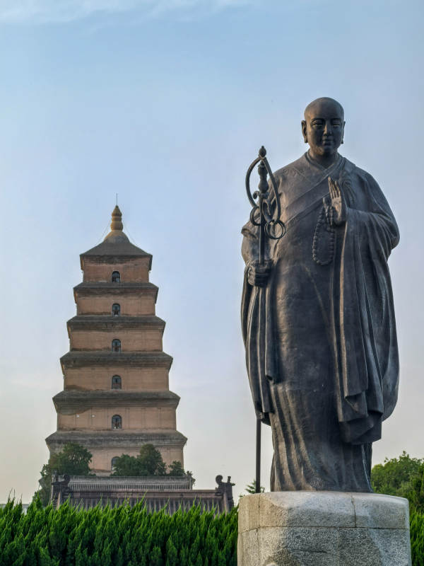 大雁塔前玄奘立像图片